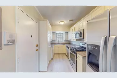 137 Lake Shore Rd #4, Boston, MA 02135 - Photo 4