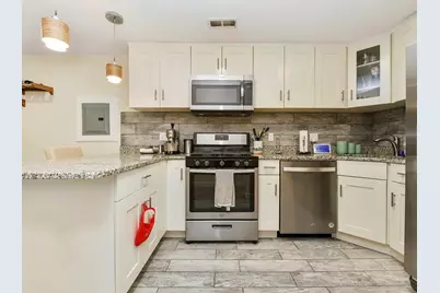 18 Juniper St #47, Brookline, MA 02445 - Photo 4