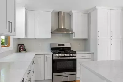 195 Lakeview Ave, Tyngsborough, MA 01879 - Photo 10