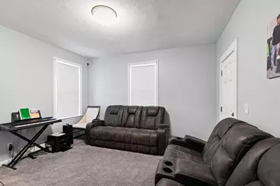 33 Warren St, Peabody, MA 01960 - Photo 6