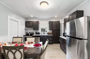 33 Warren St, Peabody, MA 01960 - Photo 6