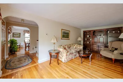 8 Carlson Circle, Boston, MA 02132 - Photo 4