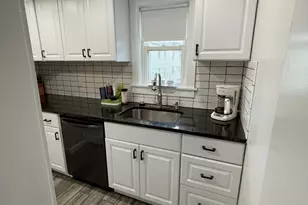 9 Thayer St, Worcester, MA 01603 - Photo 4