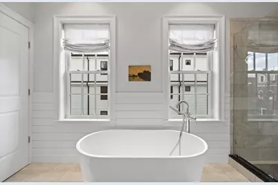 795 E 4th St, Boston, MA 02127 - Photo 18