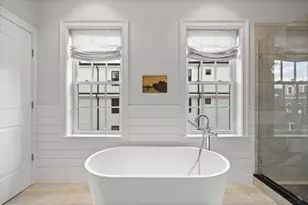 795 E 4th St, Boston, MA 02127 - Photo 18