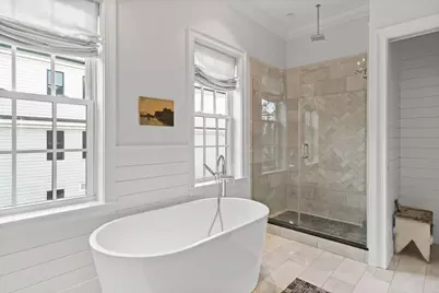 795 E 4th St, Boston, MA 02127 - Photo 16