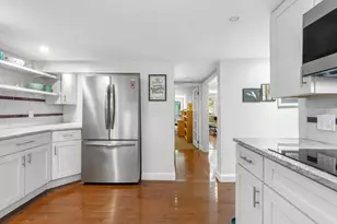 303 Lakeshore Dr, Marlborough, MA 01752 - Photo 10