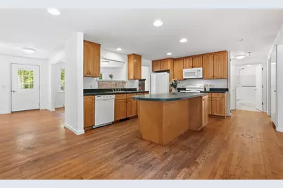 28 Hulst Rd, Amherst, MA 01002 - Photo 14