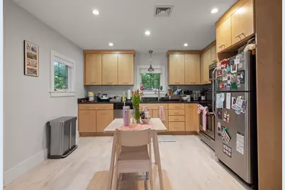 18 Cottage Ave, Somerville, MA 02144 - Photo 14