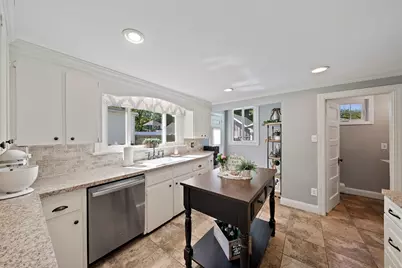 42 Brooks Place, West Bridgewater, MA 02379 - Photo 6