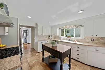 42 Brooks Place, West Bridgewater, MA 02379 - Photo 4