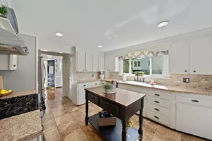 42 Brooks Pl, West Bridgewater, MA 02379 - Photo 4