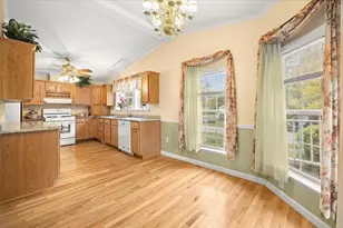 5604 Oak Point Dr, Middleborough, MA 02346 - Photo 12