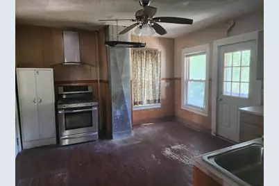 156 Grattan St, Chicopee, MA 01020 - Photo 4