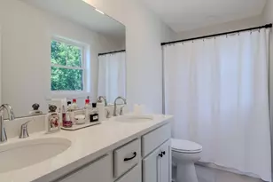 112 Genest St, Dracut, MA 01826 - Photo 10