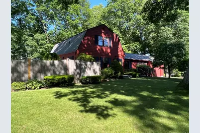 31 Muriel Ln, Milford, MA 01757 - Photo 2