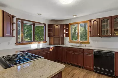33 W Elm St, Hopkinton, MA 01748 - Photo 18