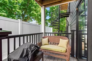 4 Everett Pl, Boston, MA 02128 - Photo 8