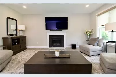 103 Oak Hollow Rd, Springfield, MA 01128 - Photo 4