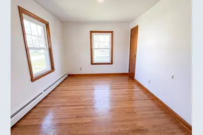 41 Hicks St, Chicopee, MA 01020 - Photo 10