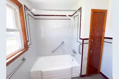 41 Hicks St, Chicopee, MA 01020 - Photo 8