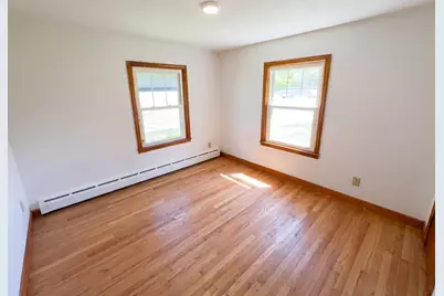 41 Hicks St, Chicopee, MA 01020 - Photo 12