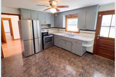 41 Hicks St, Chicopee, MA 01020 - Photo 2