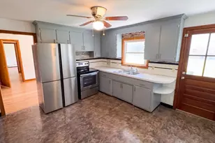 41 Hicks St, Chicopee, MA 01020 - Photo 2