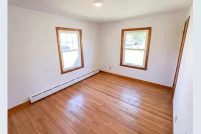 41 Hicks St, Chicopee, MA 01020 - Photo 4