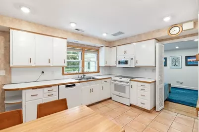 140 Paulson Rd, Newton, MA 02468 - Photo 2