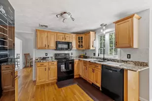 135 Jennie's Way, Tewksbury, MA 01876 - Photo 2
