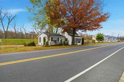 148 River St, West Springfield, MA 01089 - Photo 2