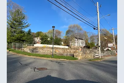 922 Lynnfield St, Lynnfield, MA 01940 - Photo 2