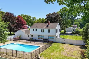 252 Pinewood Dr, Longmeadow, MA 01106 - Photo 2
