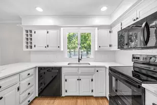 252 Pinewood Dr, Longmeadow, MA 01106 - Photo 16