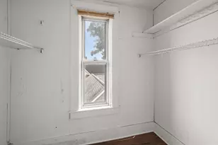26 Vernon St, Holyoke, MA 01040 - Photo 32