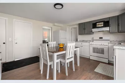 26 Vernon St, Holyoke, MA 01040 - Photo 6