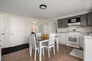 26 Vernon St, Holyoke, MA 01040 - Photo 6