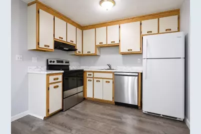 2400 Skyline Dr #1, Lowell, MA 01854 - Photo 10