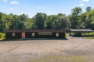 31 E Brookfield Rd, North Brookfield, MA 01535 - Photo 1