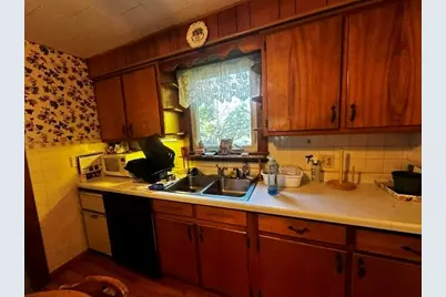 9 Spring St, Montague, MA 01376 - Photo 4