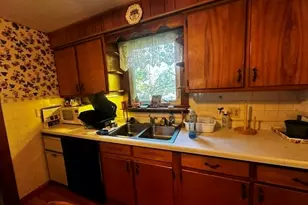 9 Spring St, Montague, MA 01376 - Photo 4