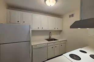 1105 Massachusetts Ave, Cambridge, MA 02138 - Photo 4