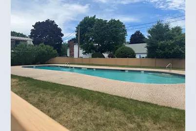 5 Hallmark Gardens #5, Burlington, MA 01803 - Photo 2
