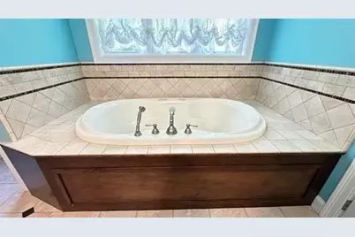 172 Arah St, Manchester, NH 03104 - Photo 28