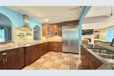 172 Arah St, Manchester, NH 03104 - Photo 10
