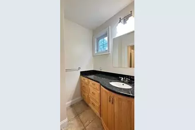 172 Arah St, Manchester, NH 03104 - Photo 32