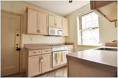 1498 Beacon St #4, Brookline, MA 02446 - Photo 4