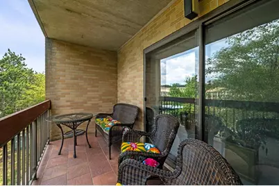 41 Centre St #305, Brookline, MA 02446 - Photo 6