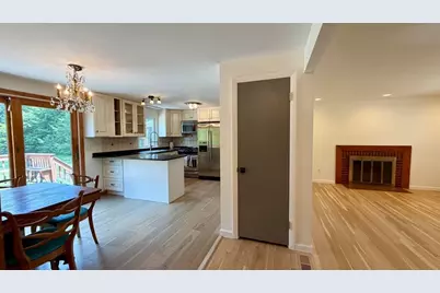 142 Yarmouth St, Longmeadow, MA 01106 - Photo 4